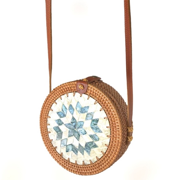 Handcrafted Shell Embellishment Rattan Leather Crossbody Bag Women’s - Picture 7 of 7